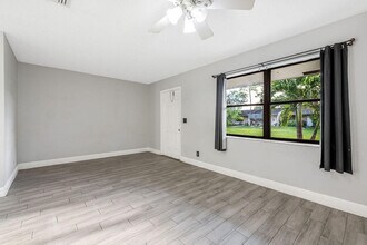 4953 Freedom Cir in Lake Worth, FL - Building Photo - Building Photo