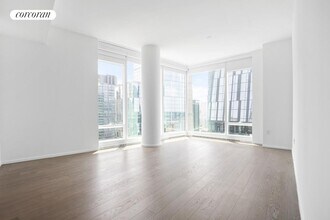30 Riverside Blvd in New York, NY - Building Photo - Building Photo