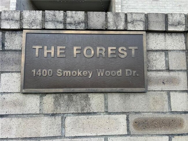 1400 Smokey Wood Dr in Pittsburgh, PA - Building Photo - Building Photo