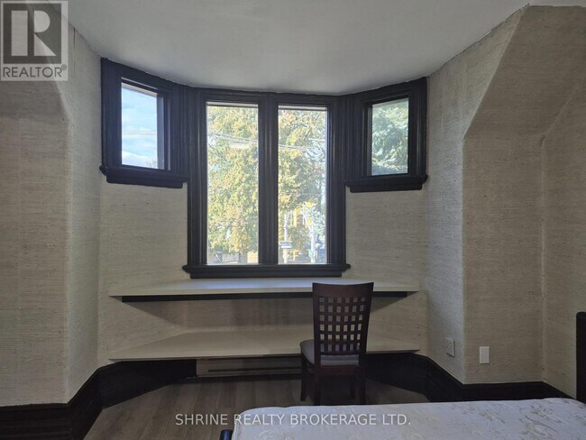 607 Queens Ave in London, ON - Building Photo - Building Photo