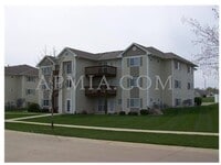 6601 Creekside Dr NE