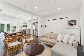 990 SW 11th St in Miami, FL - Building Photo - Building Photo