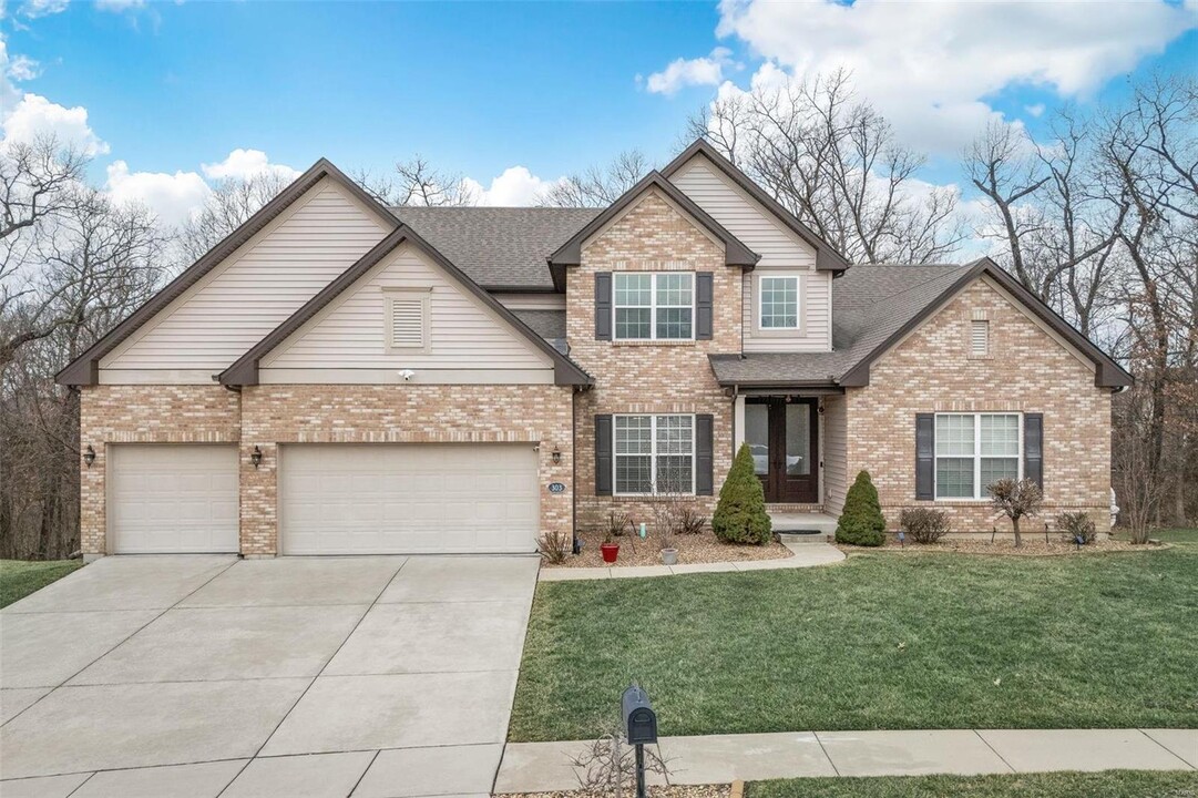 303 Gateview Dr in Wentzville, MO - Building Photo