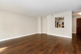 401 E Ontario St, Unit 2811 in Chicago, IL - Building Photo - Building Photo
