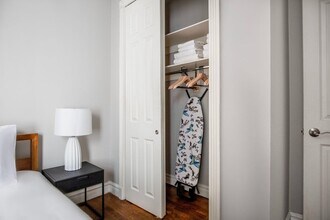 410 E 13th St, Unit 1A in New York, NY - Foto de edificio - Building Photo