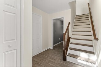 239 Golden Larch Ter NE in Leesburg, VA - Foto de edificio - Building Photo