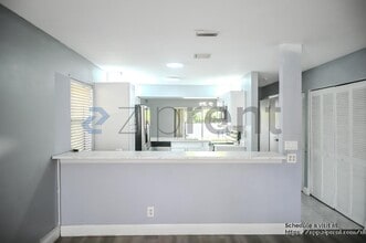 9761 Riverside Dr in Coral Springs, FL - Foto de edificio - Building Photo