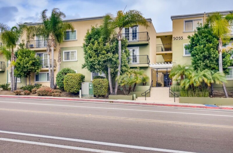 5055 Collwood Blvd in San Diego, CA - Foto de edificio