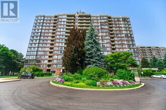 100 Observatory Ln in Richmond Hill, ON - Building Photo - Building Photo