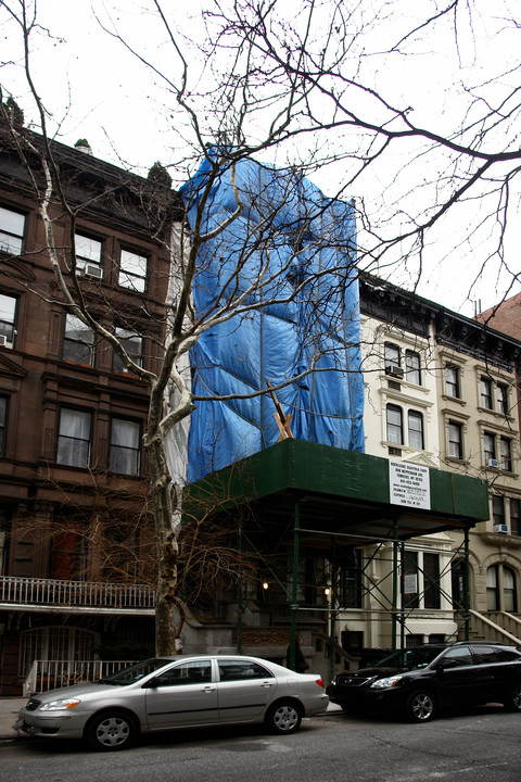 50 W 76th St in New York, NY - Building Photo