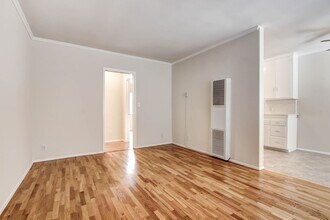 2015-2019 4th Street in Santa Monica - steps to Main St. and the beach! in Santa Monica, CA - Building Photo - Building Photo