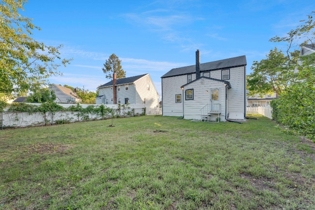 1133 Howard Ave