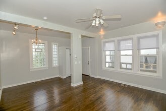 1529 W Nelson St, Unit J07P in Chicago, IL - Foto de edificio - Building Photo