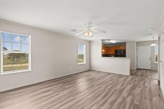 3702 Hwy 6 in Hitchcock, TX - Building Photo - Building Photo