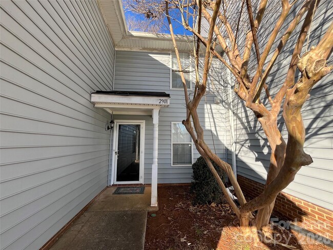 2901 Iron Gate Ln in Charlotte, NC - Building Photo - Building Photo