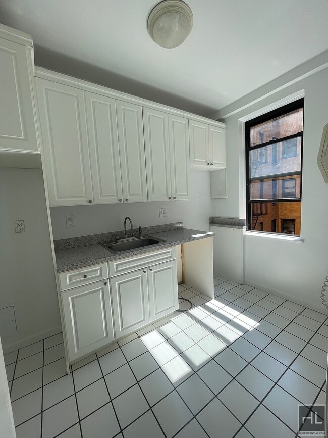 WEST 45 STREET in New York, NY - Building Photo - Building Photo