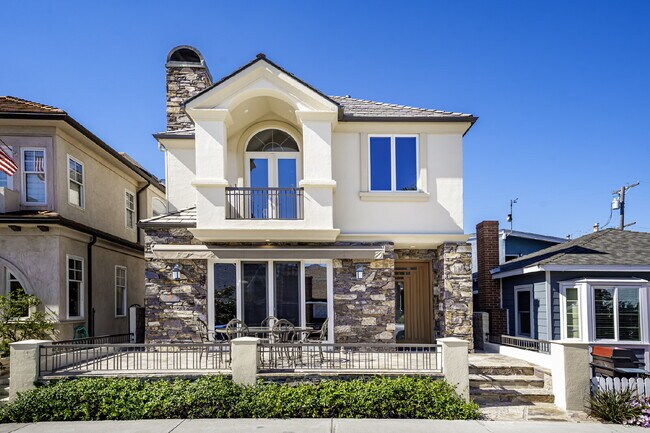 119 Opal Ave in Newport Beach, CA - Building Photo - Building Photo