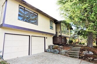 15115 SE 48th Dr in Bellevue, WA - Building Photo - Building Photo