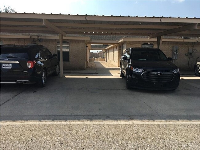 3110 E Diamondhead Ave, Unit B in Alton, TX - Foto de edificio - Building Photo