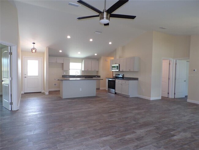 3112 Pinetree St in Port Charlotte, FL - Building Photo - Building Photo