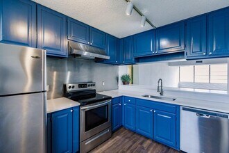 3710 Whitehall Dr, Unit 304 in West Palm Beach, FL - Building Photo - Building Photo
