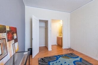 Claridge Apartments in Oakland, CA - Building Photo - Interior Photo