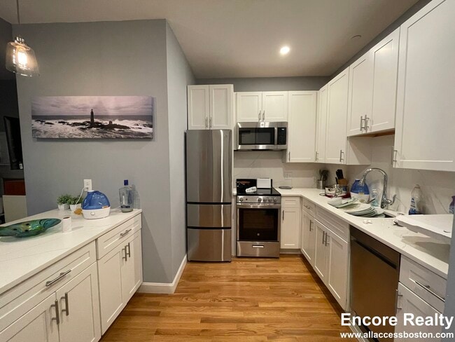 465 Beacon St, Unit 3R