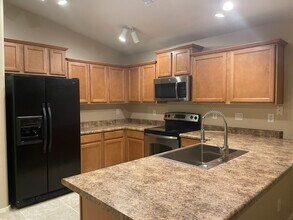 11546 W Longley Ln in Youngtown, AZ - Foto de edificio - Building Photo