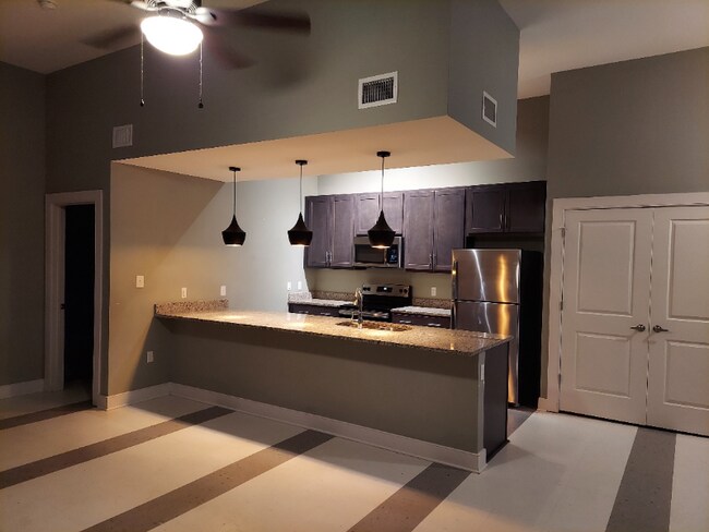 200 Claremont Ave-Unit -209 in Hampton, VA - Building Photo - Building Photo