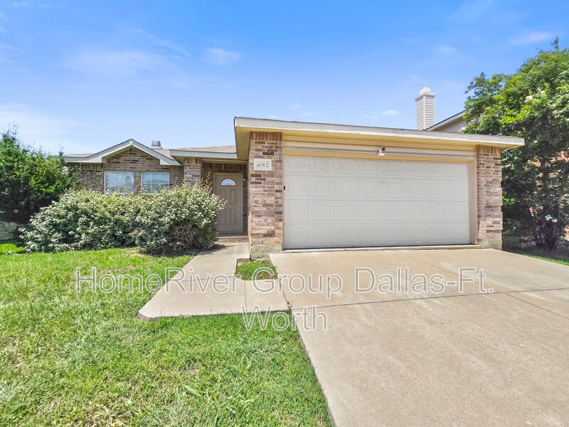 4012 Country Ln in Fort Worth, TX - Building Photo