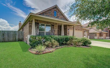 11702 Eagle Ridge Dr in Mont Belvieu, TX - Building Photo - Building Photo