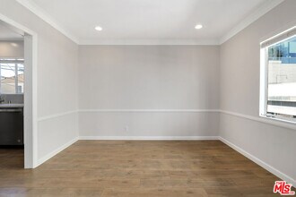 121 Crescent Dr in Beverly Hills, CA - Building Photo - Building Photo