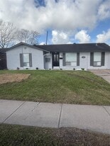 11002 Segrest Dr in Houston, TX - Building Photo