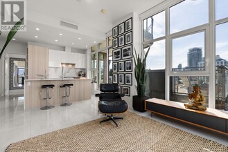 5311-5311 Goring St in Burnaby, BC - Building Photo - Building Photo