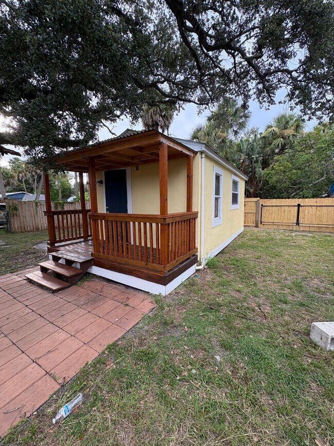 810 Citrus Ave-Unit -Unit B in Fort Pierce, FL - Building Photo - Building Photo