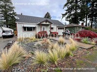 11521 NE Fargo St in Portland, OR - Foto de edificio - Building Photo