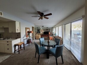 1100 E Amado Rd in Palm Springs, CA - Foto de edificio - Building Photo