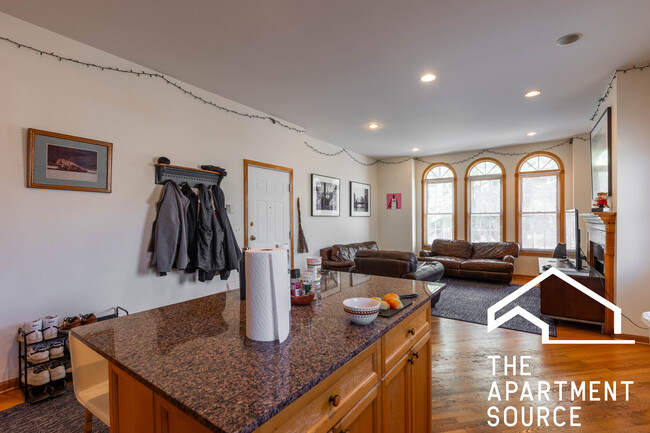 2743 N Southport Ave, Unit 1N