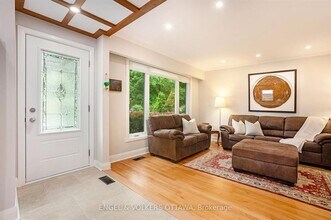 607 Shelley Ave in Ottawa, ON - Building Photo - Building Photo