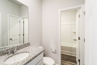 135 Heard Ln in Covington, GA - Foto de edificio - Building Photo