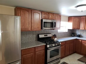 1619 Rodman St-Unit -0 in Hollywood, FL - Building Photo - Building Photo