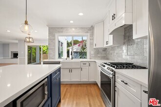 7410 El Manor Ave in Los Angeles, CA - Building Photo - Building Photo