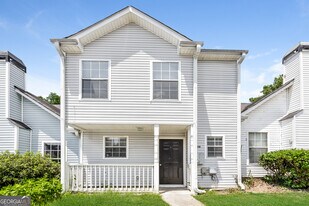 5963 Sherwood Trace in Stonecrest, GA - Building Photo