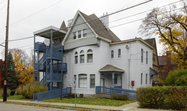 5657 Stanton Ave in Pittsburgh, PA - Building Photo - Building Photo