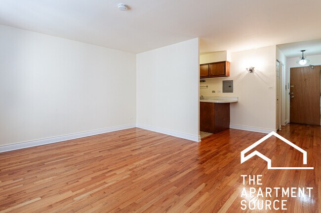 665 W Wrightwood Ave, Unit 509 in Chicago, IL - Building Photo - Building Photo