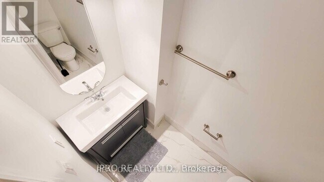 5660 Turney Dr in Mississauga, ON - Building Photo - Building Photo
