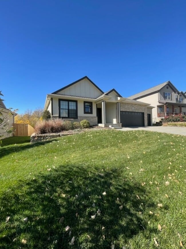 property at 7012 S 184th St