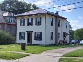 615 S Center St, Unit 1 in Grove City, PA - Building Photo