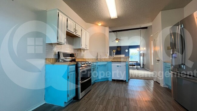 2721 Collins Blvd in Garland, TX - Building Photo - Building Photo