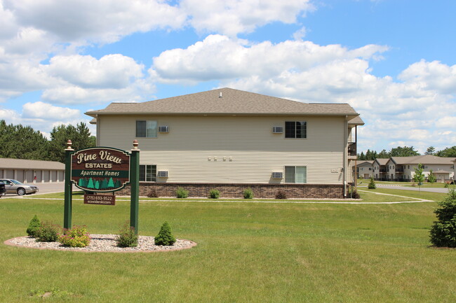 Pine View Estates in Kronenwetter, WI - Foto de edificio - Building Photo